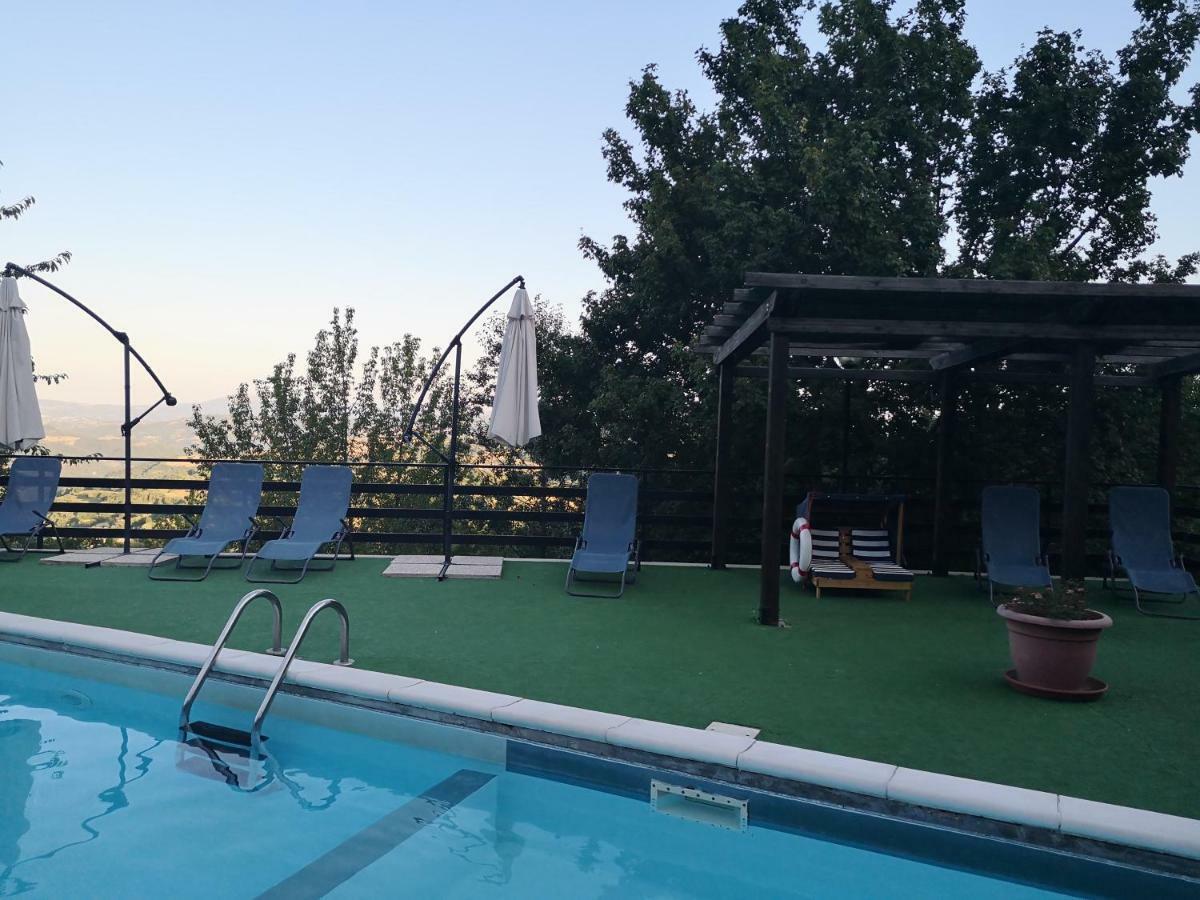 アッシジ Agriturismo Il Nocetoヴィラ エクステリア 写真